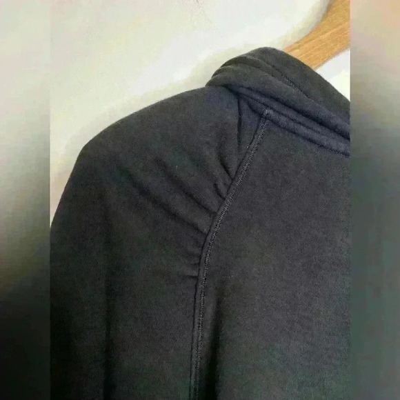 Lululemon full zip  , sz 8 - Picture 3 of 10